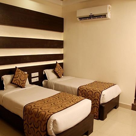 Oyo 905 Galaxy View Hotel Prayagraj Exterior photo