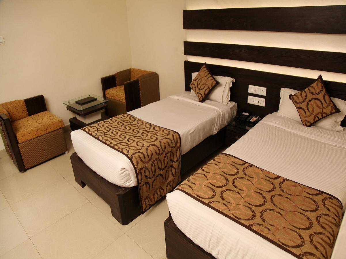 Oyo 905 Galaxy View Hotel Prayagraj Exterior photo