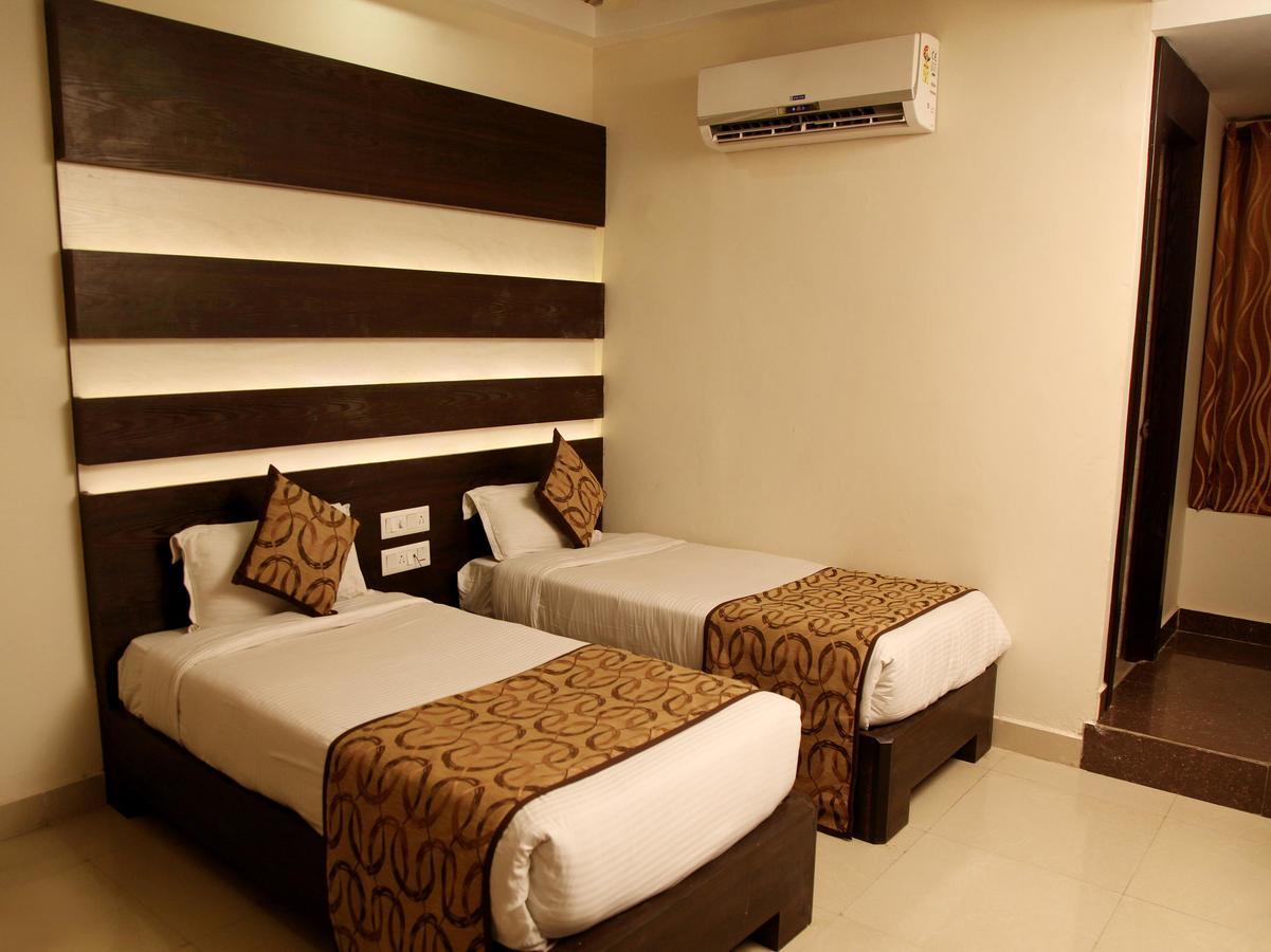 Oyo 905 Galaxy View Hotel Prayagraj Exterior photo